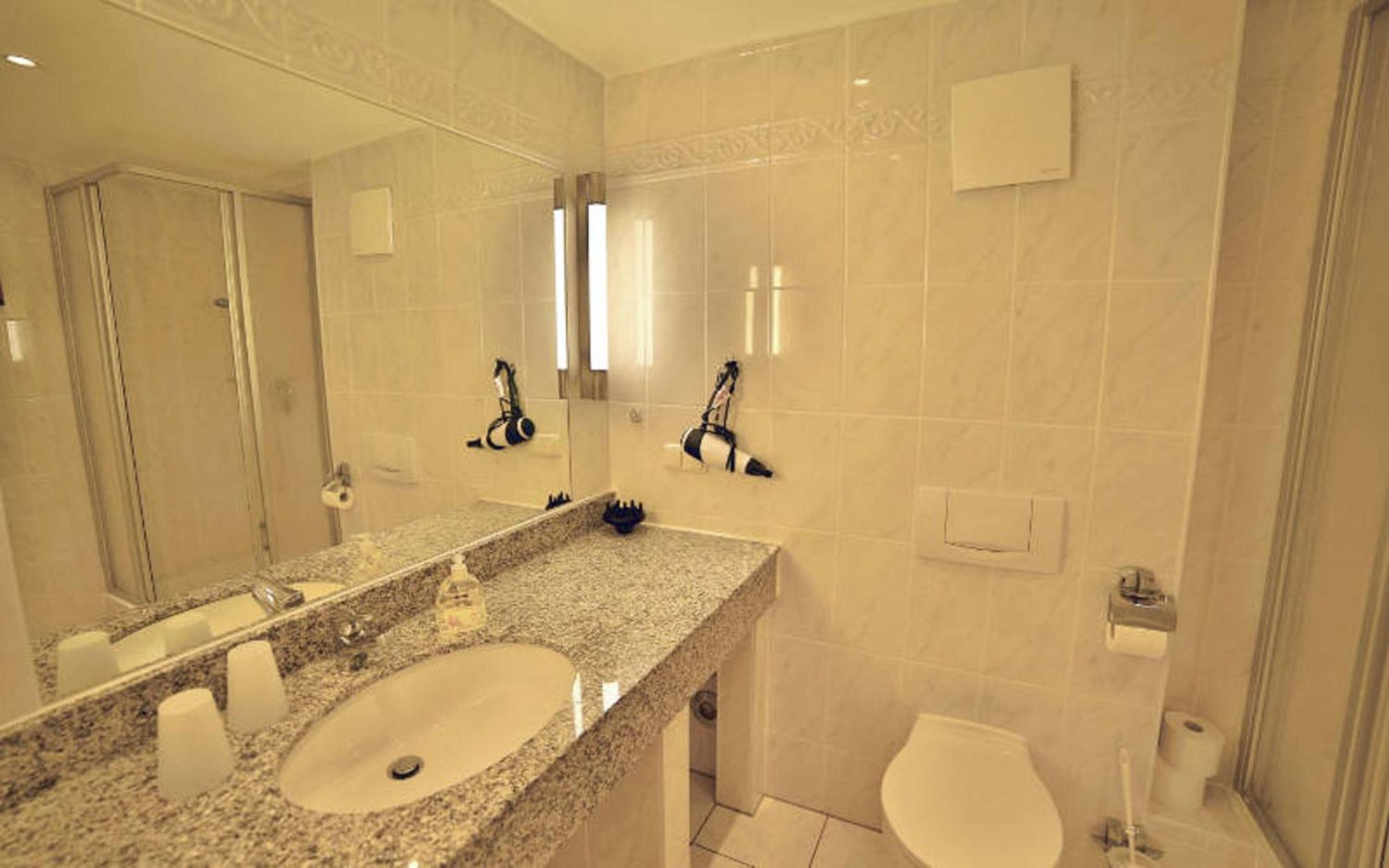 Ferienwohnung Binzer Strandgut Im Haus Jahreszeiten บินซ์ ภายนอก รูปภาพ