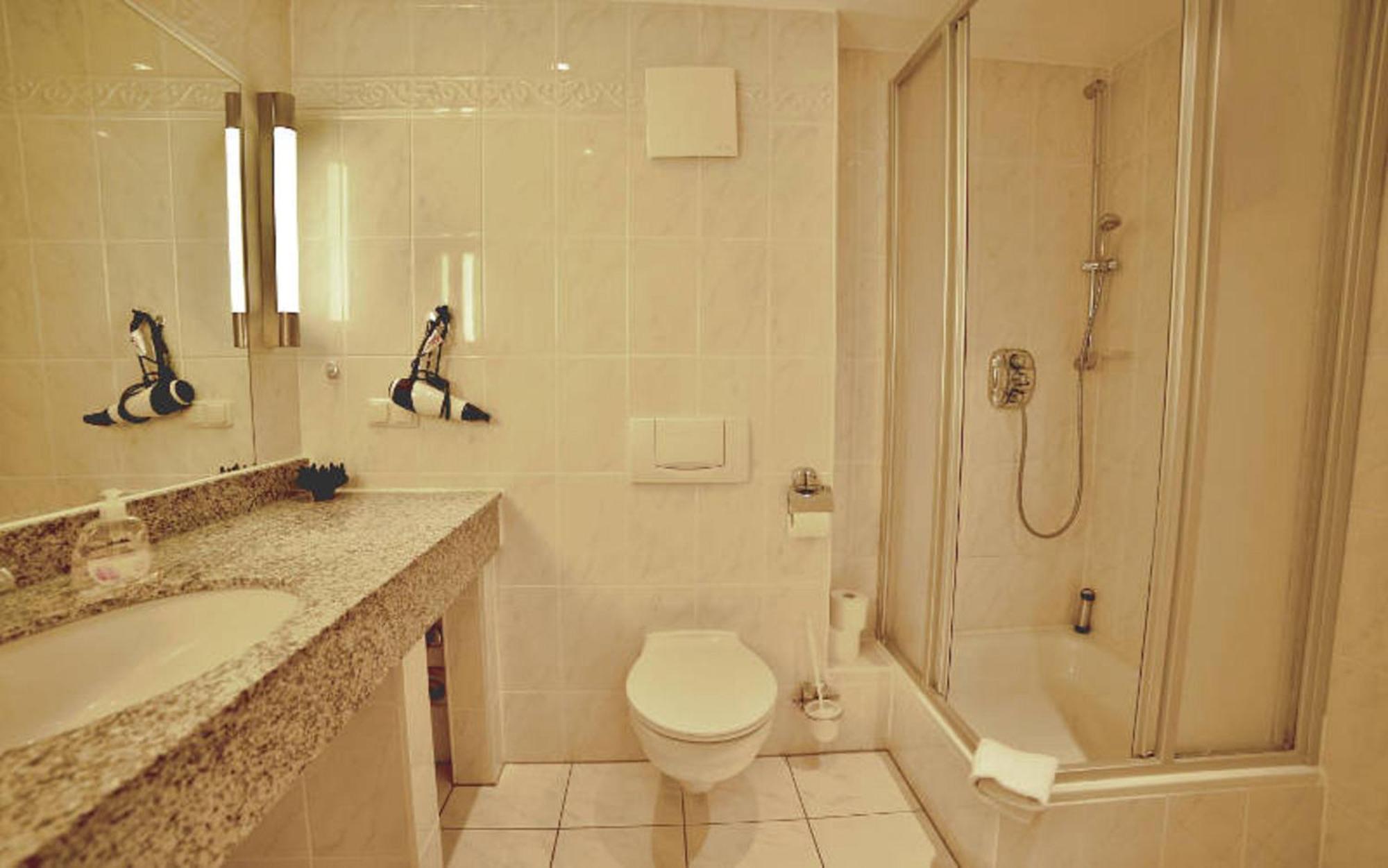 Ferienwohnung Binzer Strandgut Im Haus Jahreszeiten บินซ์ ภายนอก รูปภาพ