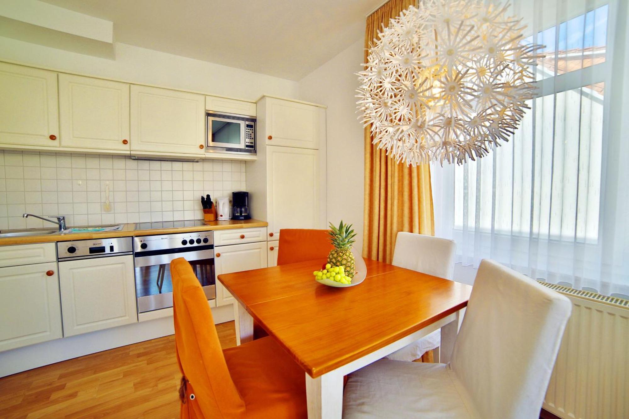 Ferienwohnung Binzer Strandgut Im Haus Jahreszeiten บินซ์ ภายนอก รูปภาพ