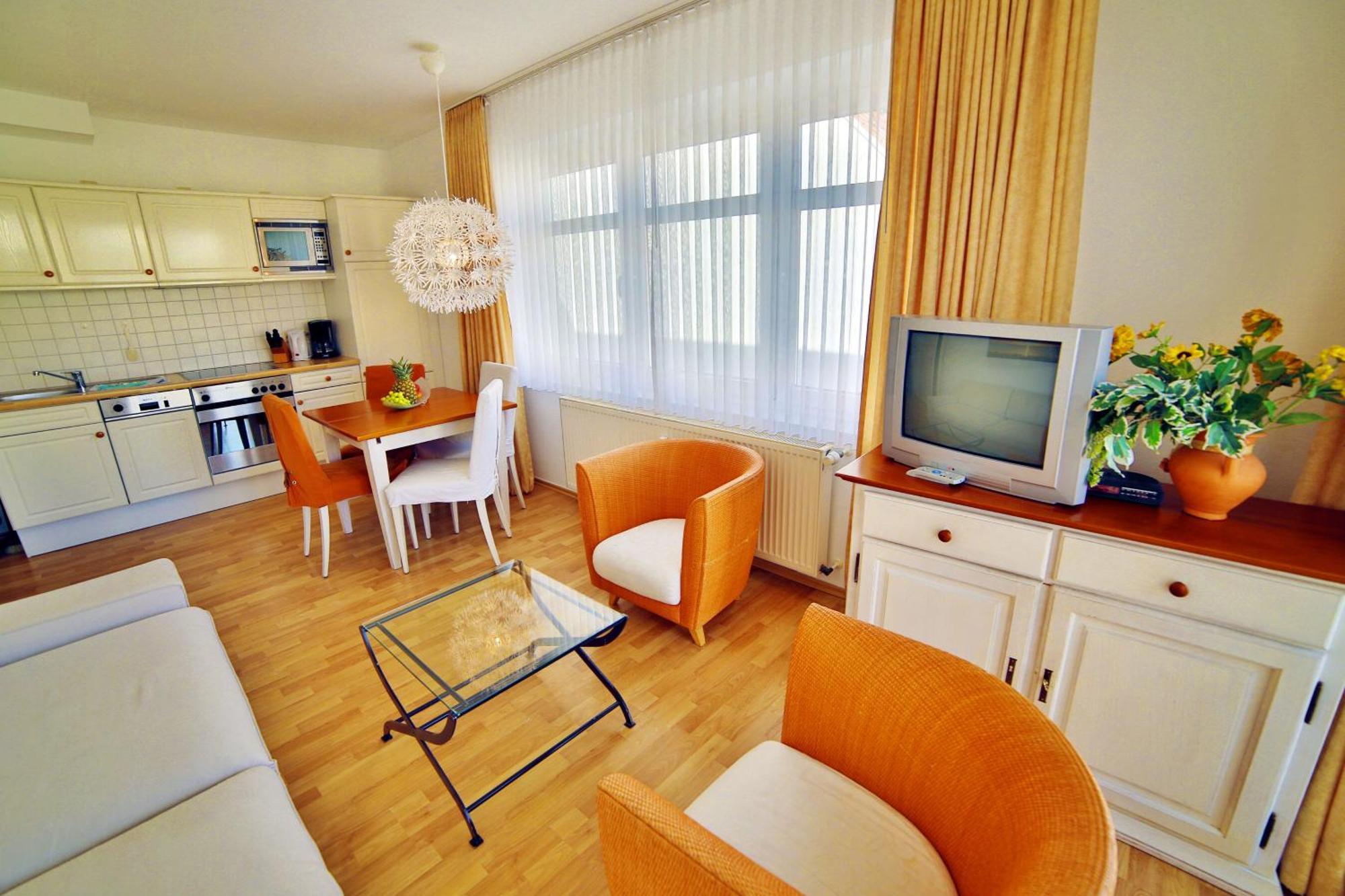 Ferienwohnung Binzer Strandgut Im Haus Jahreszeiten บินซ์ ภายนอก รูปภาพ